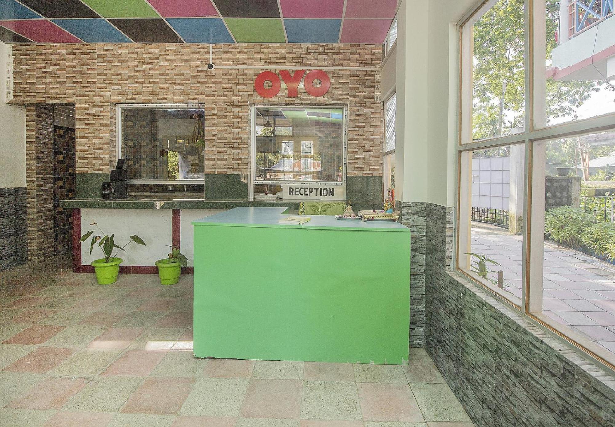 Oyo 60869 サンダーナ ホームステイ Rajabhat Khawa エクステリア 写真